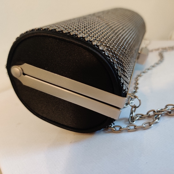 BCBG Silver Liquid Metal Barrel Clutch Bag EUC 🛍️ - Picture 4 of 11